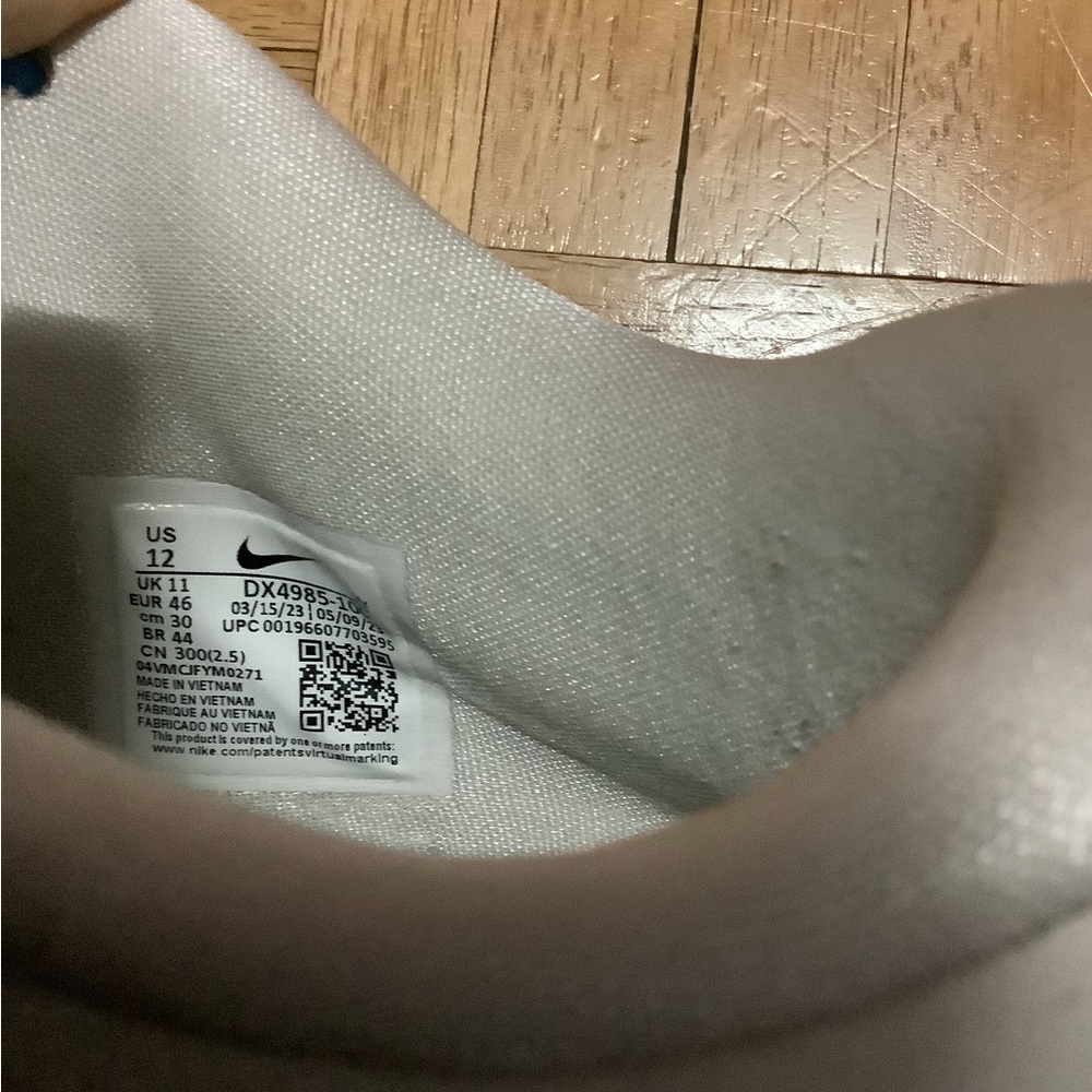 Low top sneakers - Picture 2 of 3